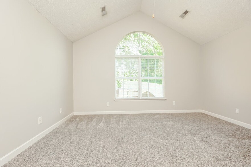 Building Photo - 641 Belgium Dr