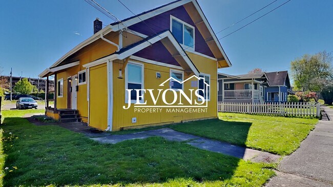 Building Photo - $300 Rent Credit - Well-kept ground-floor ...