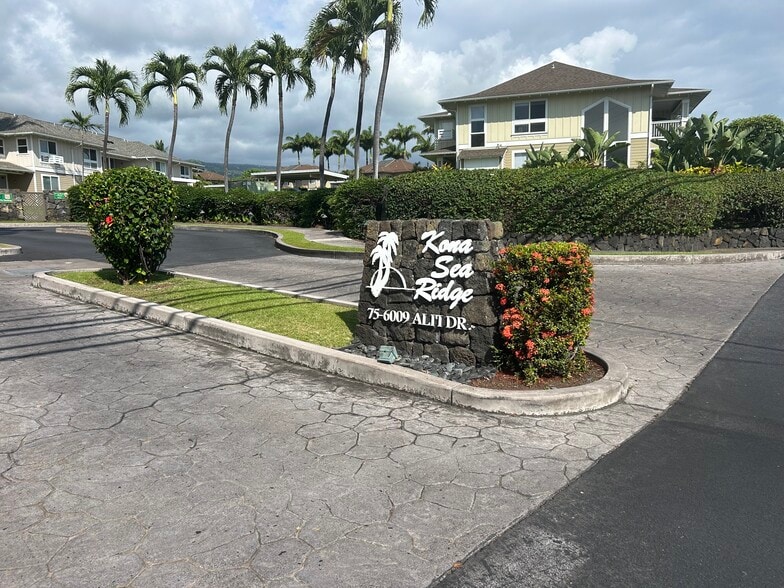 Kona Sea Ridge Entry - 75-6009 Alii Dr