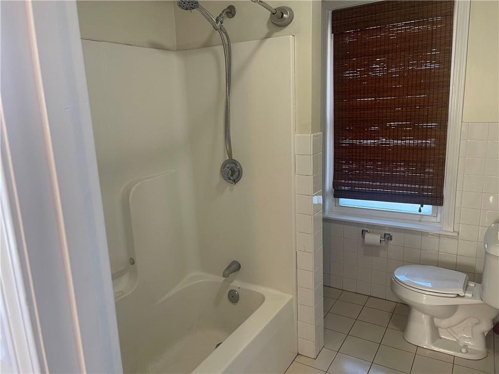 Building Photo - 585 Main St