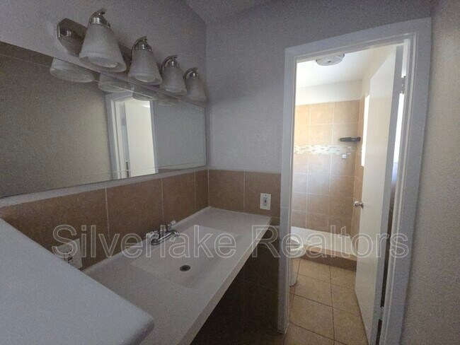 Building Photo - 2900 Laramie St