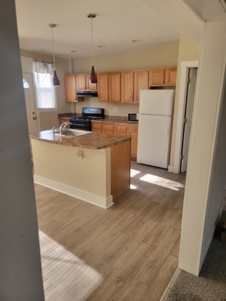 Building Photo - 3447 Juneway