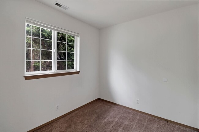 Building Photo - 732 NW Paragon Pl