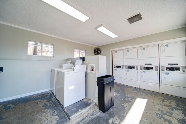 Building Photo - 2433 Charles Blvd