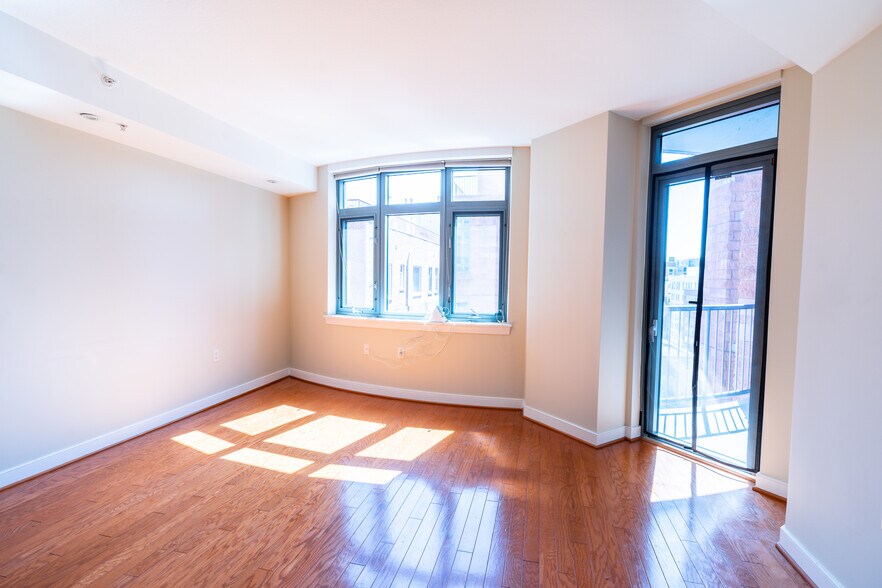 Building Photo - 1117 10th St NW