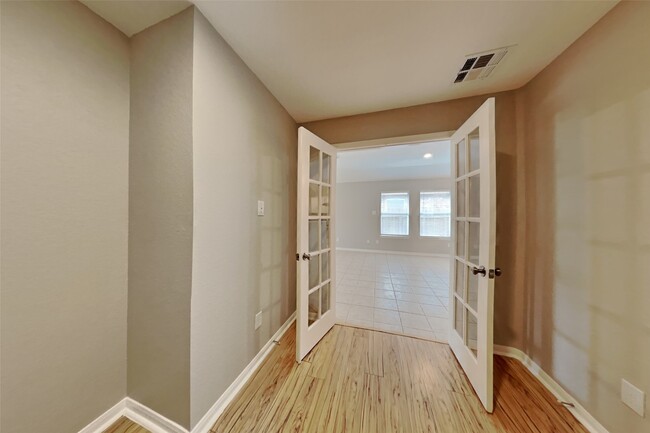 Building Photo - 32331 Summer Park Ln