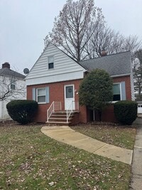 Building Photo - Beautiful Three Bedroom Home