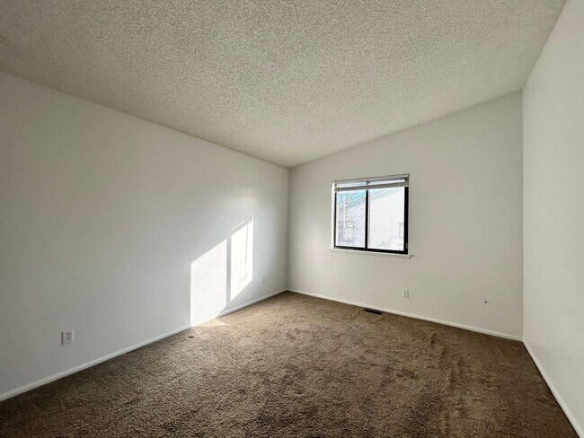 Building Photo - Completely Remodeled Home for Rent in Northwest Longmont