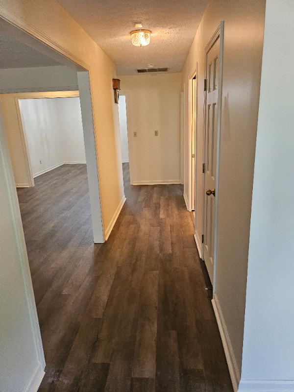 Building Photo - 714 College Dr
