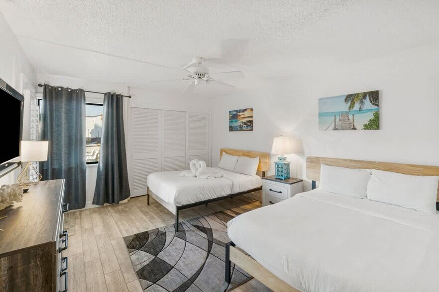 Building Photo - 8727 Thomas Dr