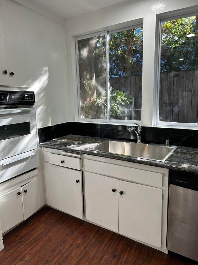 Building Photo - 4190 Dixie Canyon Ave