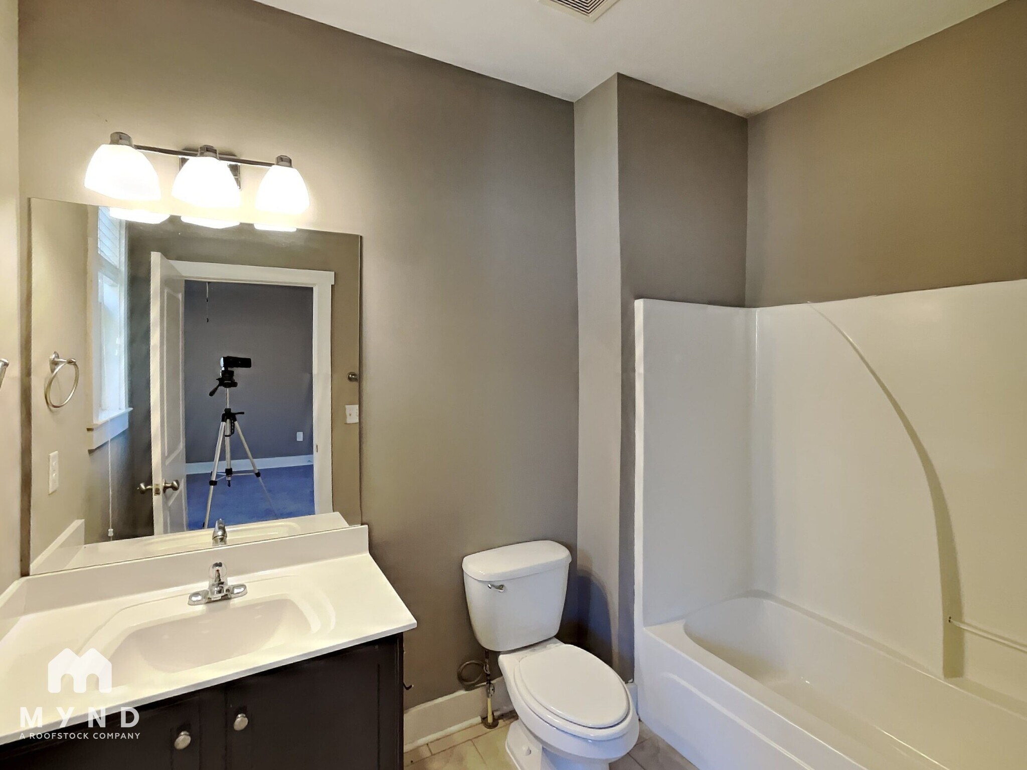 Building Photo - 177 Herring St