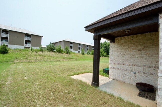 Building Photo - Immaculate 3BR/2BA Home in The Estates – P...