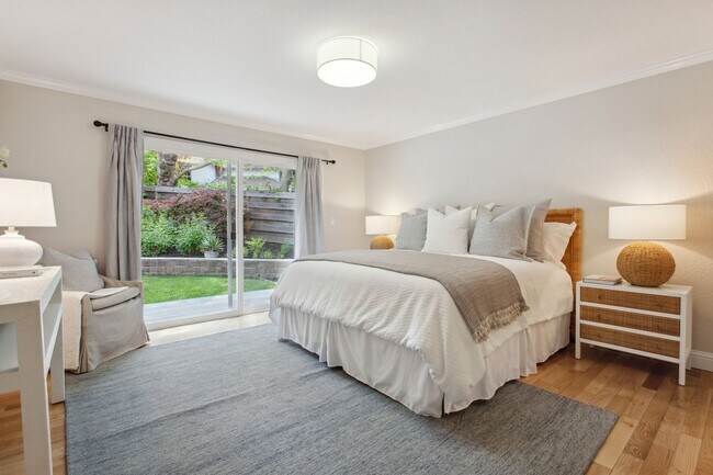 Building Photo - Updated 3 bedroom + office & pool, single ...