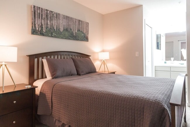 Building Photo - Condo in  Downtown Boulder Furnished One bedroom with Den and large Patio looking out to Flatirons