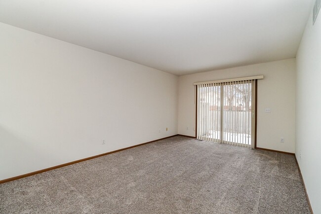 Building Photo - 2413 Morning Dawn Dr