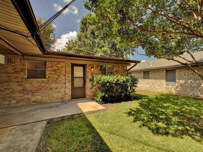 Building Photo - 8516 Hathaway Dr