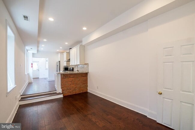 Building Photo - 1212 N 5th St