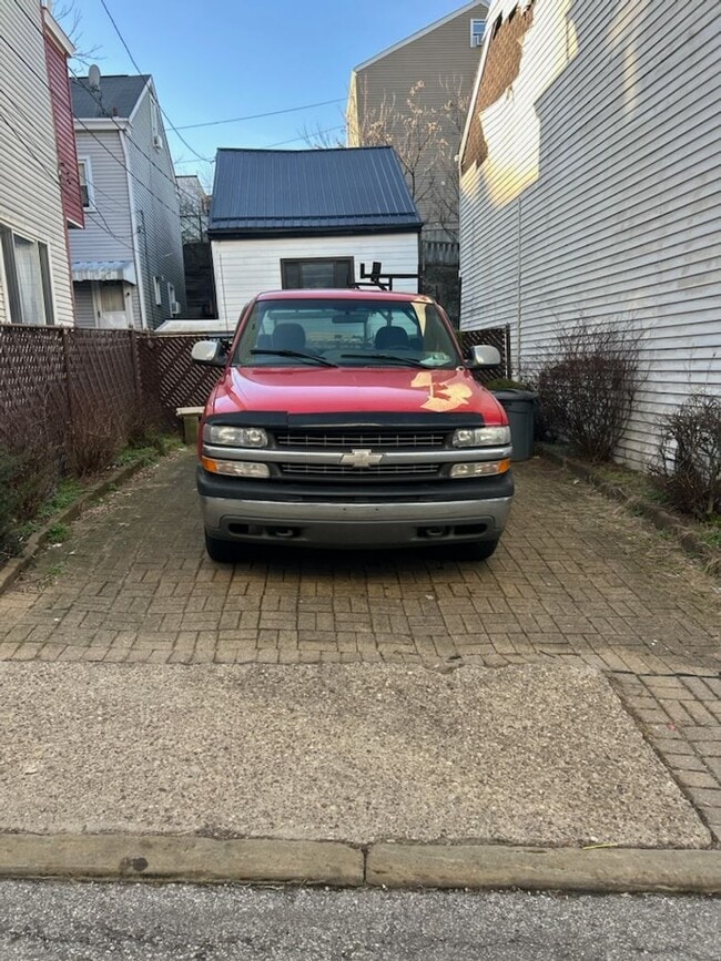 Building Photo - Luxury 2 bed 2 bath, amazing Southside loc...