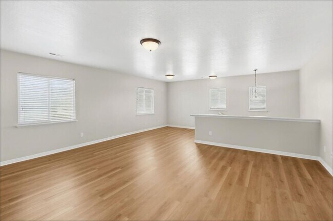 Building Photo - 312 W Rocky Crk Wy