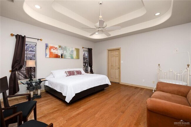 Building Photo - 27 N "E" St