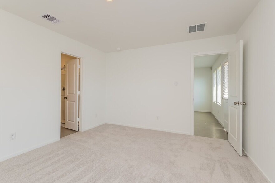 Building Photo - 613 Craven St