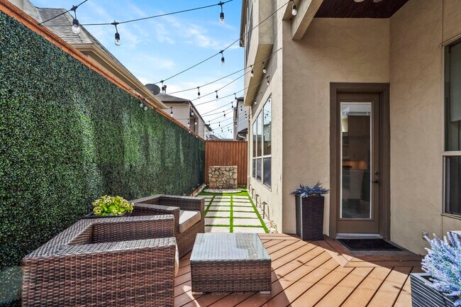 Building Photo - 622 Pink Azalea Trail