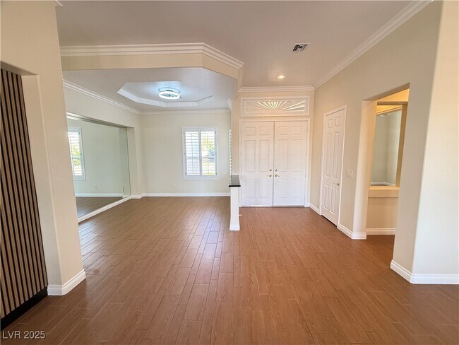 Building Photo - 10513 Longwood Dr