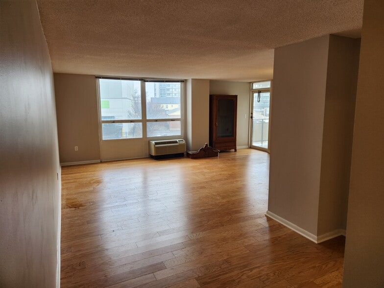 Building Photo - 205 E Joppa Rd