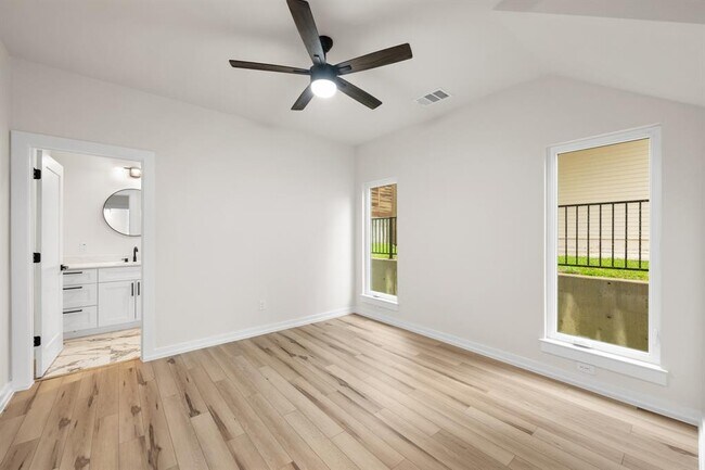 Building Photo - 2309 Montopolis Dr