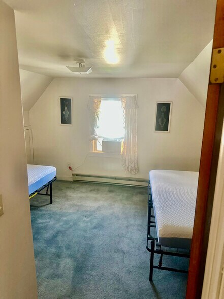 Building Photo - 151 Warner St