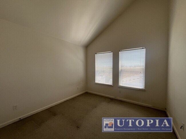 Building Photo - Quiet Beautiful 3 Bed, 2.5 Bath Property Near UCSC