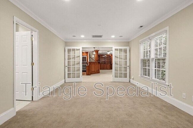 Building Photo - 6121 Carlyle Dr