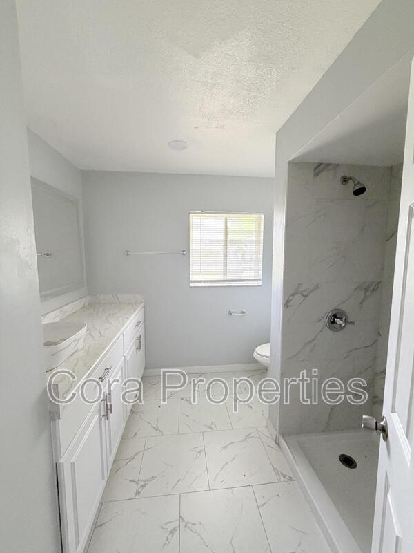 Building Photo - 825 Avenue Y NW