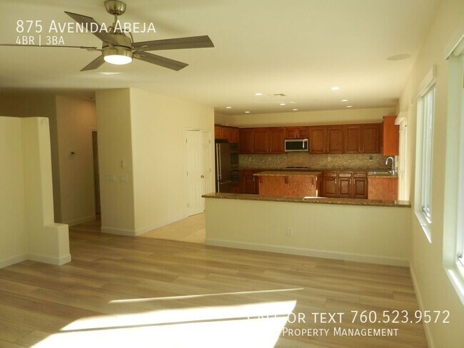 Building Photo - 875 Avenida Abeja