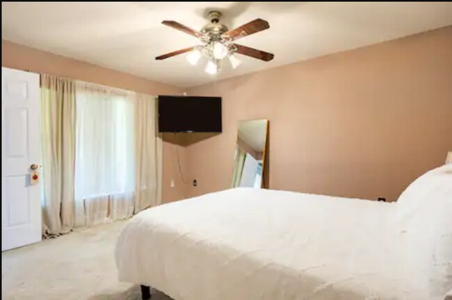 Building Photo - 2104 Heritage Crest Dr