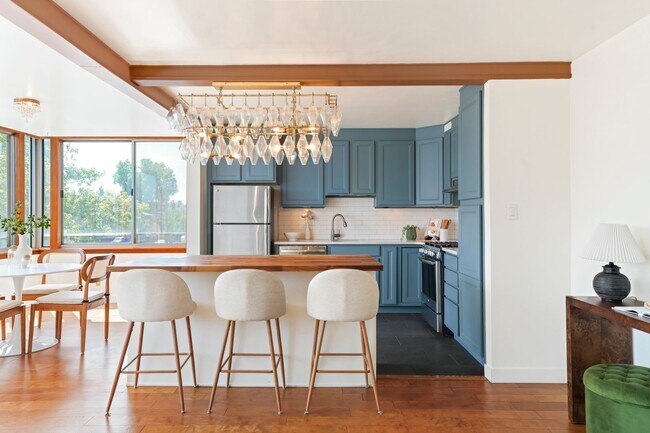 Primary Photo - 800 N Washington St