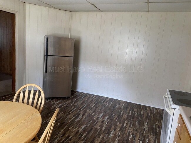 Building Photo - 1627 B Ave SE