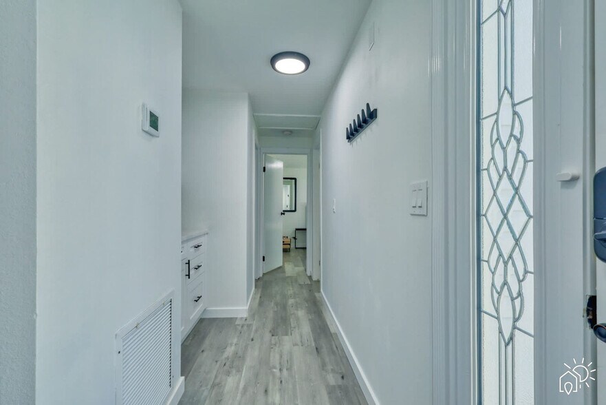 Building Photo - 6709 35th Ave W