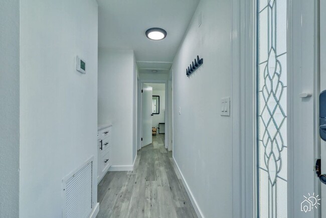 Building Photo - 6709 35th Ave W