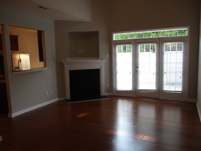 Building Photo - Pretty 3 Bedroom Townhouse in the Clemmons...