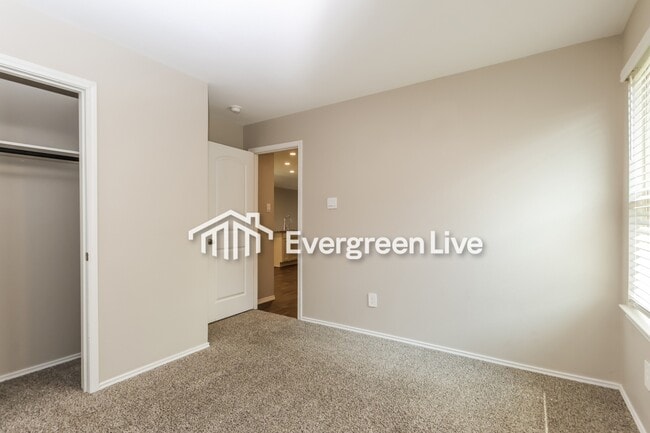 Building Photo - 9913 Gln Brk Ln