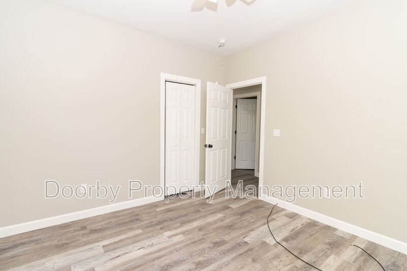 Building Photo - 18 Michigan Ln