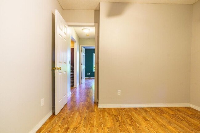 Building Photo - 8294 Pamplona St