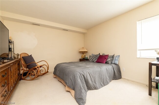 Building Photo - 2112 Acacia Park Dr