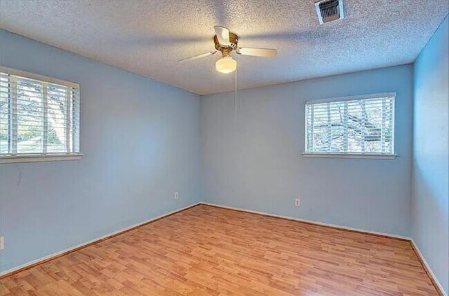 Building Photo - 7008 Grove Crest Dr