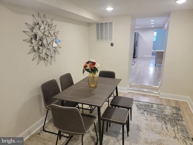 Building Photo - 401 S Ann St