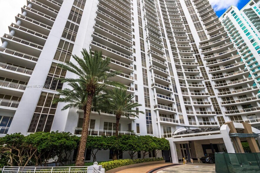Building Photo - 901 Brickell Key