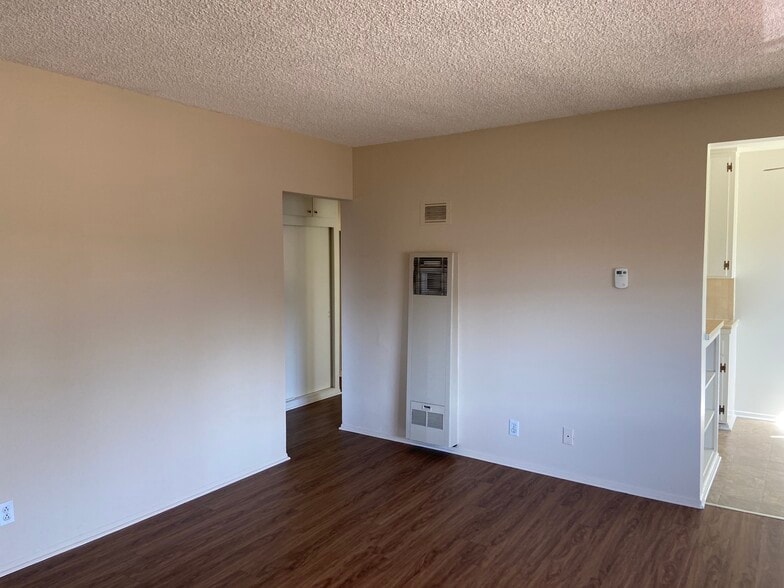 Living room - 322 Cornell Dr