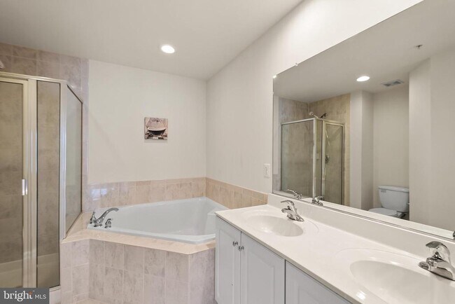 Building Photo - 8831 Ashgrove House Ln